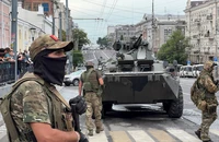 Binh sĩ nhóm lính đánh thuê Wagner ở TP Rostov (Nga) vào ngày 24-6. Ảnh: REUTERS