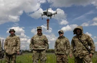 Binh sĩ Ukraine điều khiển UAV ở tỉnh Lviv (Ukraine) ngày 12-5. Ảnh: GETTY IMAGES