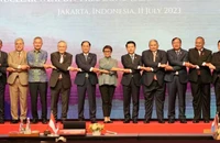 Các nhà ngoại giao ASEAN dự phiên họp toàn thể Hội nghị Bộ trưởng Ngoại giao ở thủ đô Jakarta (Indonesia) ngày 11-7. Ảnh: REUTERS