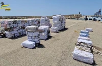 Cảnh sát Ý thu giữ 5 tấn cocaine ngoài khơi Sicily