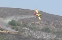 VIDEO: Máy bay cứu hỏa rơi bốc cháy dữ dội, 2 phi công thiệt mạng