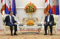 Thủ tướng Hun Sen và ông Hun Manet tiếp ông Vương Nghị