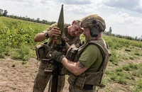 Nóng Nga-Ukraine 21-8: Donetsk, Kharkiv hứng loạt tên lửa S-300, R-77; UAV lại xuất hiện ở Nga; F-16 sắp tới Ukraine