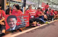 Ảnh, Video: Dân Thái Lan đón ông Thaksin về nước
