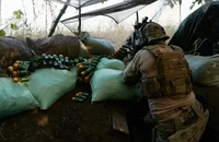 Nóng Nga-Ukraine 11-9: Ukraine tố Nga oanh tạc Kiev bằng đàn UAV; Nga nói phá hủy 3 tàu chở lính Ukraine đổ bộ Crimea