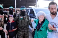 VIDEO: Hamas trao trả con tin theo thỏa thuận ngừng bắn 4 ngày