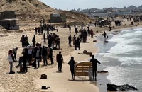 12 người Gaza chết thương tâm khi bơi ra biển vớt hàng viện trợ