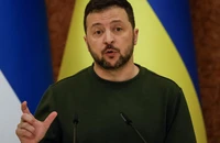 Ukraine bắt 2 nghi phạm định ám sát ông Zelensky, khả năng đặc vụ Nga cài vào