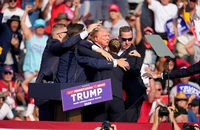 Chính trị gia Cộng hòa, Dân chủ phẫn nộ việc ông Trump bị thương khi vận động tranh cử