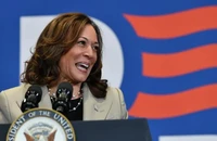 Ngày càng nhiều tiếng nói Dân chủ kêu gọi ông Biden chuyển giao ‘ngọn đuốc’ cho bà Harris