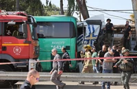 Xe tải đâm xe buýt gần căn cứ quân sự Israel, 35 người bị thương, khả năng tấn công có chủ đích