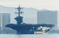 Lầu Năm Góc bác tin tàu sân bay USS Abraham Lincoln trúng tên lửa của Houthis 