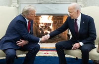 Thông điệp Giáng sinh khác biệt của ông Biden và ông Trump