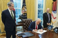 Ông Trump ký sắc lệnh lập quỹ đầu tư quốc gia, gợi ý khả năng mua lại TikTok