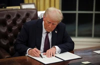 Ông Trump gia hạn lệnh trừng phạt Nga thêm 12 tháng