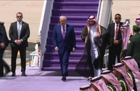 Video: Ông Trump đến Saudi Arabia, đích thân Thái tử Salman ra sân bay đón tiếp