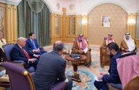 Ảnh, video: Ông Trump gặp Tổng thống lâm thời Syria - ông Ahmed al-Sharaa 