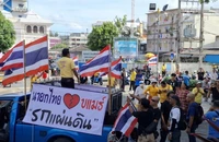 Loạt tỉnh biểu tình đòi Thủ tướng Thái Lan từ chức; Liên minh cầm quyền đề cử người thay thế