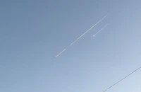 Iran nã 5 đợt tên lửa vào Israel trong sáng nay, nhiều thương vong