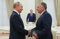 VIDEO: Đặc phái viên của ông Trump đến Nga, bắt đầu hội đàm với ông Putin