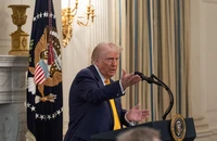 Ông Trump và ông Zelensky ra cảnh báo bất lợi với Nga
