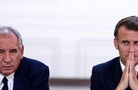 Pháp lại khuyết thủ tướng, Tổng thống Macron sẽ nghiêng tả hay hữu?