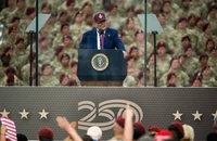 Pháp lý từ việc ông Trump muốn triển khai Đạo luật Chống Nổi loạn vụ trấn áp nhập cư