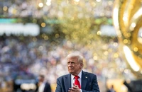 Cận cảnh đà tăng khác lạ của giá vàng thế giới, liên quan gì ông Trump?
