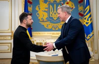 Ông Zelensky tiếp Bộ trưởng Lục quân Mỹ, muốn nói chuyện với ông Trump về kế hoạch hoà bình 28 điểm