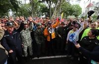Dân Venezuela và Mỹ biểu tình phản đối việc Mỹ bắt ông Maduro 