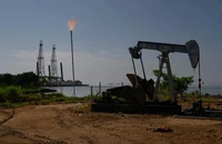 Mỹ 'bật đèn xanh' cho việc bán lại dầu Venezuela cho Cuba