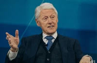 Cựu Tổng thống Clinton nói những gì khi ra điều trần trước Hạ viện vụ tỉ phú ấu dâm Epstein?