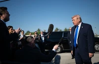 Giá dầu giảm, chứng khoán khởi sắc sau khi ông Trump thông báo đàm phán với Iran