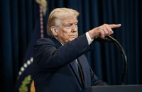 Iran ra đòn thứ 82; Israel tuyên bố hạ sát chỉ huy hải quân Tehran; Ông Trump cảnh báo hậu quả nếu Iran ‘quá muộn’