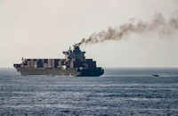 Mỹ và Iran nổ súng vào tàu thương mại tại eo biển Hormuz, nhìn từ khía cạnh pháp lý