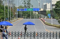 Iran nhận khoản thu đầu tiên từ phí qua eo biển Hormuz; Anh, Pháp đề cập “phương án quân sự thực tế”