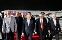 Lịch trình ‘bất thường’ của Ngoại trưởng Iran ở Pakistan; Đức điều tàu rà phá thủy lôi tới Trung Đông