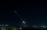 Israel không kích đáp trả Iran, nhắm Tehran và nhiều TP bất chấp lời ông Trump