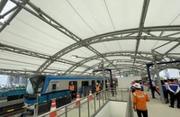 Đang chạy thử tàu metro số 1 từ ga trung tâm Bến Thành về ga Suối Tiên