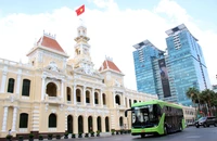 Đông đảo người dân 'bắt trend' xe điện