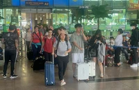 Nghỉ Tết Dương lịch 2024: Nhộn nhịp người dân rời TP.HCM