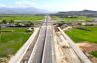 Tăng tốc đưa cao tốc Cam Lâm - Vĩnh Hảo về đích
