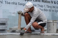 Vỉa hè ở trung tâm TP.HCM được ‘thay áo mới’ để chào mừng Lễ 30-4