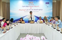 Ông Nguyễn Thái Bình, Phó Tổng biên tập báo Pháp Luật TP.HCM, phát biểu khai mạc Tọa đàm “Ngăn chặn hàng giả, hàng nhái và thông tin giả gây hại cho DN”.