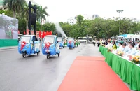 Hà Nội đưa xe thu gom rác loại mới vào hoạt động tại các phường trung tâm