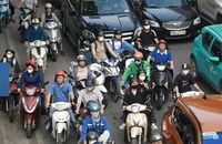 Cấm xe máy xăng: Hà Nội đề xuất 3 mức hỗ trợ bằng tiền mặt để người dân chuyển đổi sang xe điện