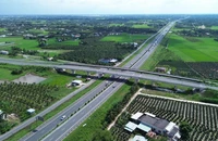 Cao tốc TP.HCM - Trung Lương là tuyến đầu tiên ở phía Nam làm trên cầu cạn.