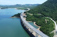 ‘Vượt nắng, thắng mưa’ nối thêm 221 km cao tốc Bắc - Nam dịp 2-9