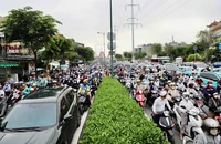 Từ chiều nay, người dân chọn lộ trình này để không bị ùn tắc ở cầu Bình Triệu 2