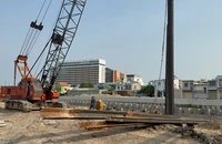 Vướng tình trạng pháp lý nhà ven kênh